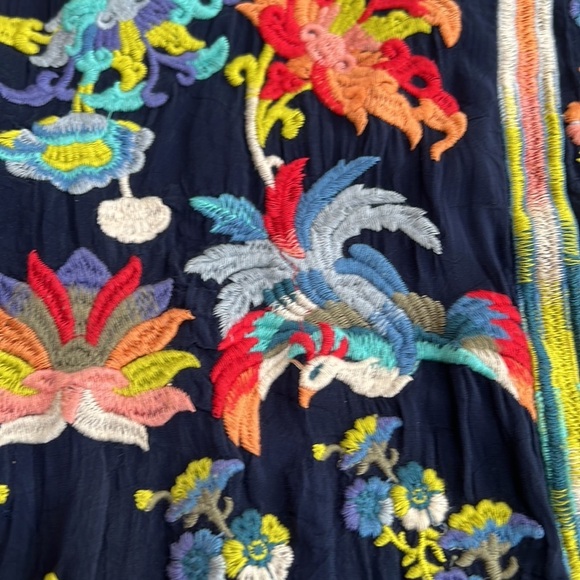 Johnny Was size M blue sky embroidered scalloped top - Picture 11 of 12